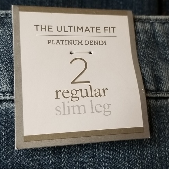 NWT Chico's Winged Pocket Platinum Jeans - Picture 6 of 15